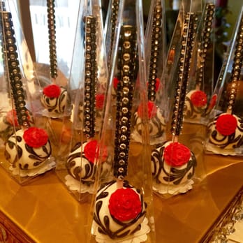A Queen's Favor - Cake Pops in custom containers - Desserts Near Me A Queen's Favor - Cake Pops in custom containers - Desserts Near Me