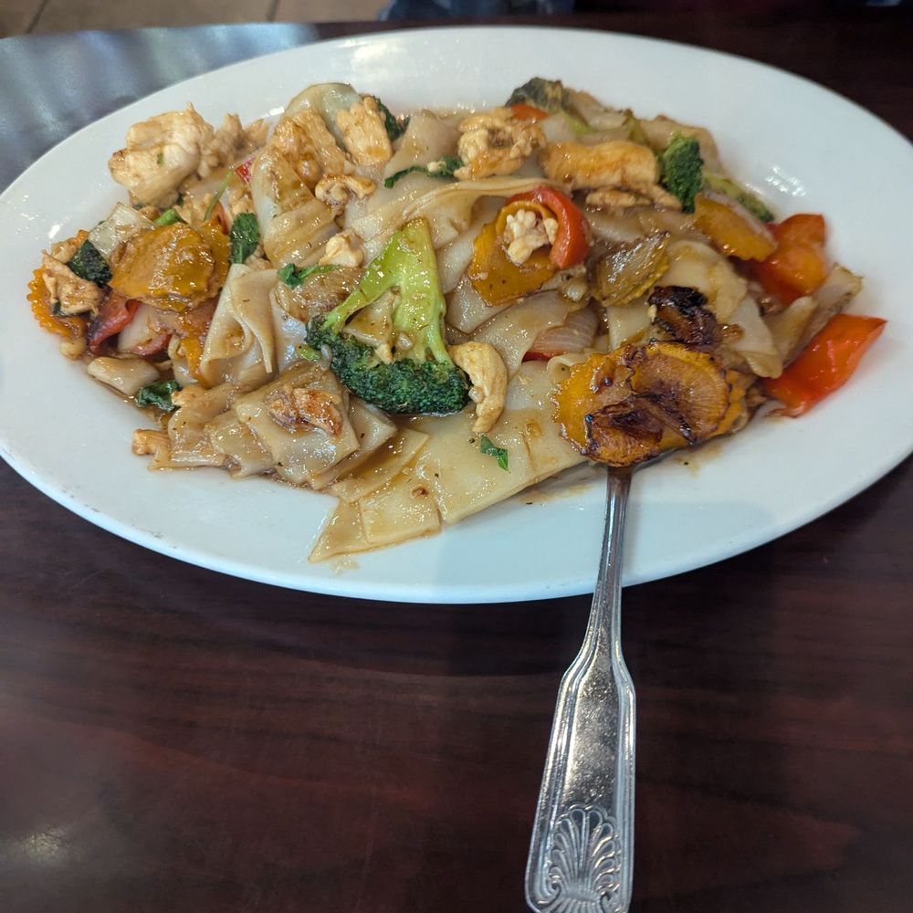 Drunken Noodle - Midtown - Thai Near Me - Sacramento, California Drunken Noodle - Midtown - Thai Near Me - Sacramento, California