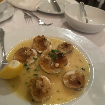 Armondo's Italian Restaurant - The CLAMS  9/10 only because we got small clams and one huge one - Italian Near Me - Jackson Heights, New York