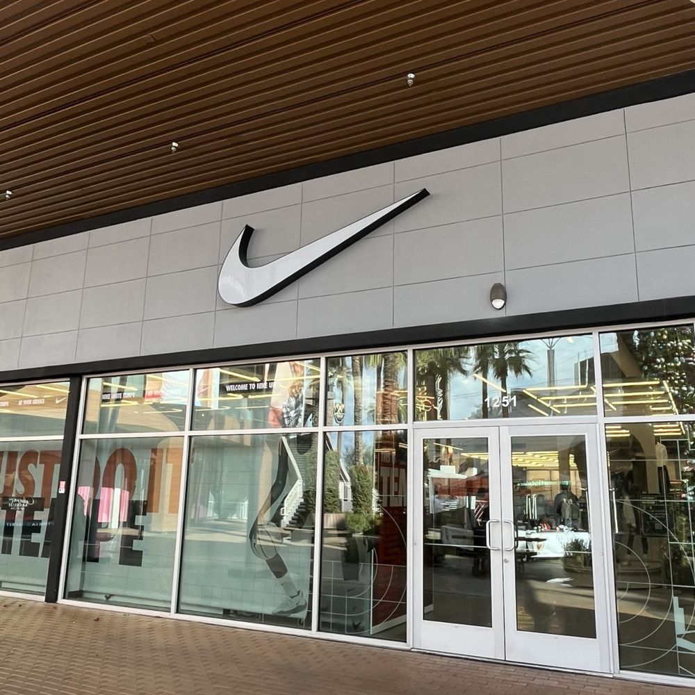 Nike Unite - Front - Women's Clothing Near Me - Tempe, Arizona