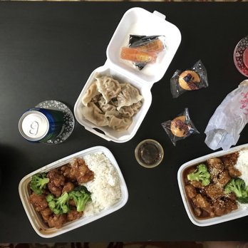 Joy Food One - 2 lunch specials plus dumplings (lunch special is rice/chicken/ side (we got egg roll and wonton soup) and free drink) - Chinese Near Me - Columbus, Ohio Joy Food One - 2 lunch specials plus dumplings (lunch special is rice/chicken/ side (we got egg roll and wonton soup) and free drink) - Chinese Near Me - Columbus, Ohio