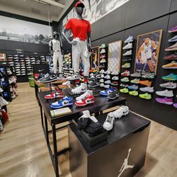 DICK'S Sporting Goods
