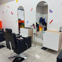 Kiddo’s Cuts - Estaciones de barberos