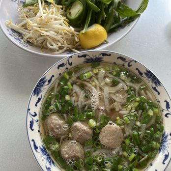 Pho Nina - Phở chín nạm bò viên. - Vegetarian Near Me - Honolulu, Hawaii