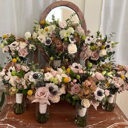 Floraland - Bridesmaids and Bridal Bouquet