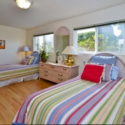 Beachnest Property Management & Vacation Rentals - Twin Bedroom located on the second floor of Manzanita Manor