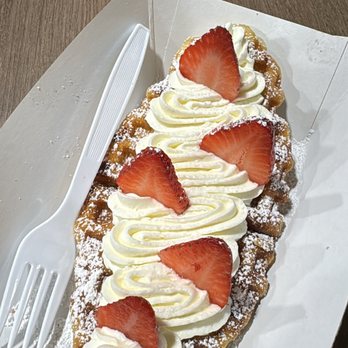 Maison De Croissant - Strawberry croffle - Bakeries Near Me - Irvine, California