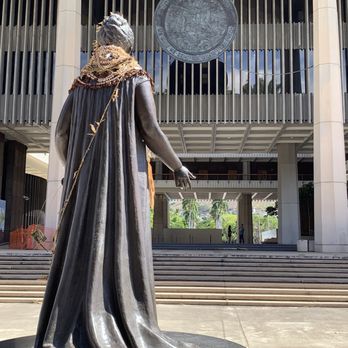Queen Liliuokalani Statue - View towards State Capitol - Public Art Near Me - Honolulu, Hawaii Queen Liliuokalani Statue - View towards State Capitol - Public Art Near Me - Honolulu, Hawaii