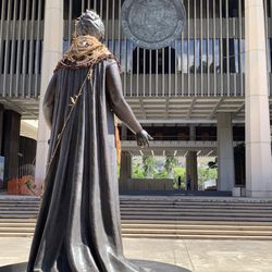 Queen Liliuokalani Statue - View towards State Capitol