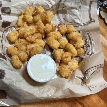 Cheddar's Scratch Kitchen - Wisconsin Cheese Bites - American Near Me - Fort Worth, Texas