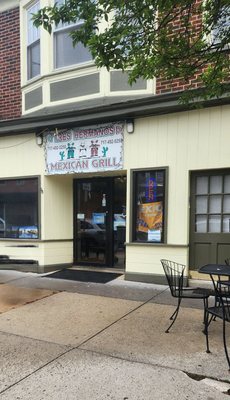 Tres Hermanos by null