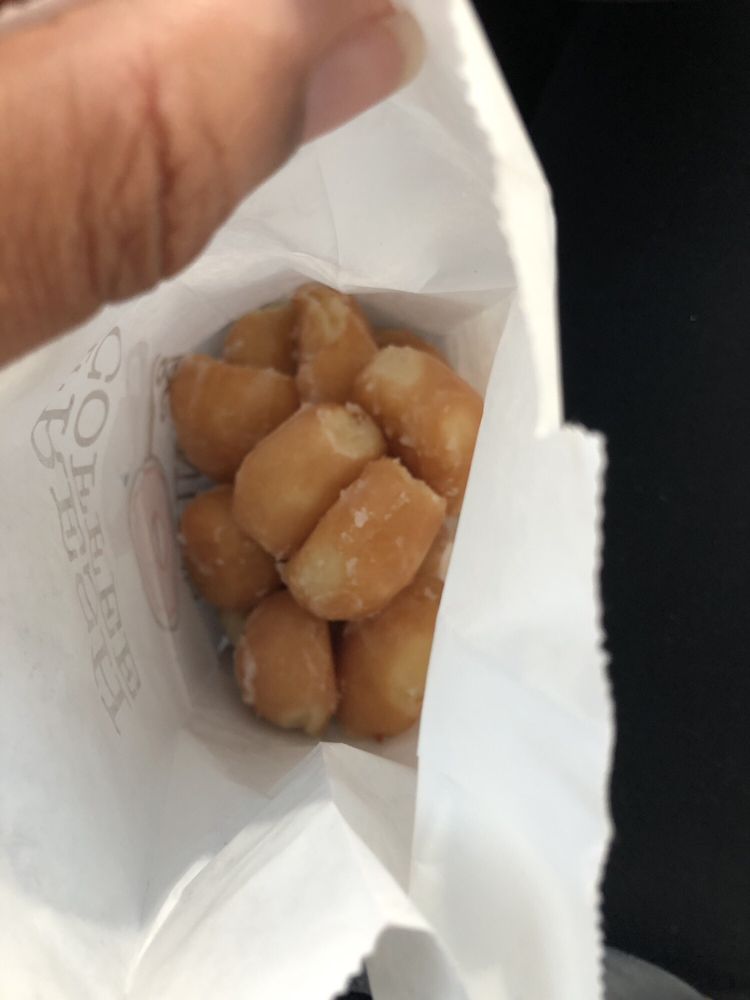 Donuts Plus Logo
