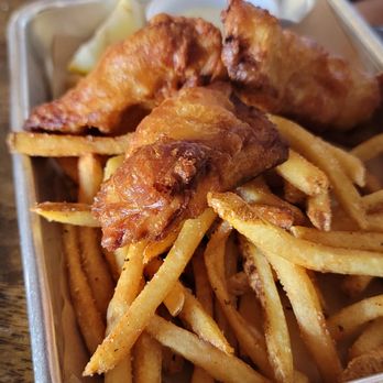 Pour House - Fish nuggets & chips (they were tiny!) - Cocktail Bars Near Me - Oceanside, California