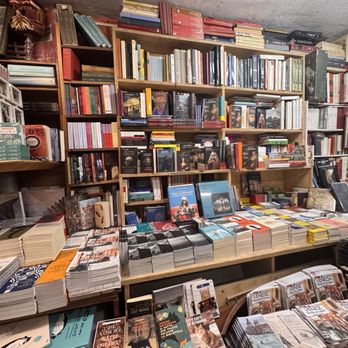 Libreria Acqua Alta - Bookstores Near Me - Venezia, VE Libreria Acqua Alta - Bookstores Near Me - Venezia, VE