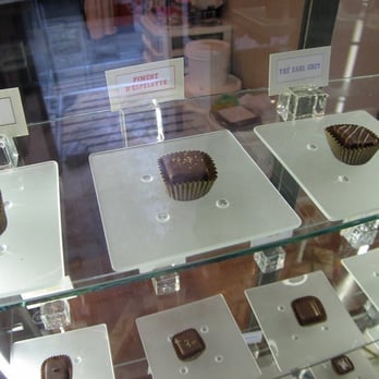 Les Chocolats de Chloé - Chocolatiers & Shops Near Me - Montreal, Quebec Les Chocolats de Chloé - Chocolatiers & Shops Near Me - Montreal, Quebec