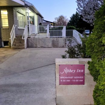 Abbey Inn & Suites - Breakfast Restaurant - Hotels Near Me - Cedar City, Utah