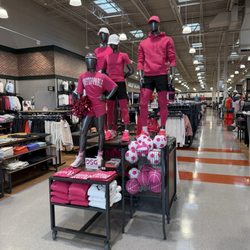 DICK'S Sporting Goods - October breast cancer awareness display