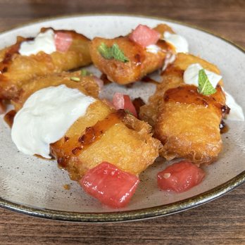 Ye Olde Rose & Crown - Köstliche Kombination: Battered Halloumi (With chilli jam, sour cream and pickled watermelon) - Pubs Near Me - London, XGL Ye Olde Rose & Crown - Köstliche Kombination: Battered Halloumi (With chilli jam, sour cream and pickled watermelon) - Pubs Near Me - London, XGL