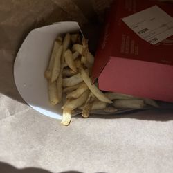 Wendy's - Old fries !!! Taste spoiled as well !!
