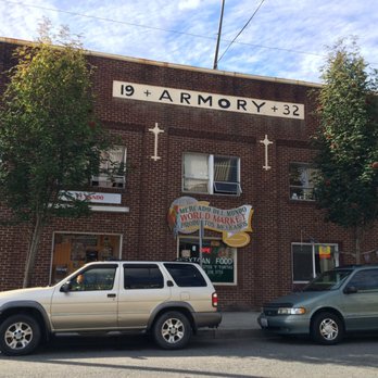 Mercado Del Mundo - two cars parked in front of a building - Mexican Near Me - Mount Vernon, Washington