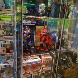 Dpad Retro Gaming & Collectibles - -shock & awe-