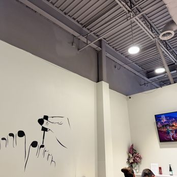 Fantasy Nails & Spa - Decor - Nail Salons Near Me - Metuchen, New Jersey