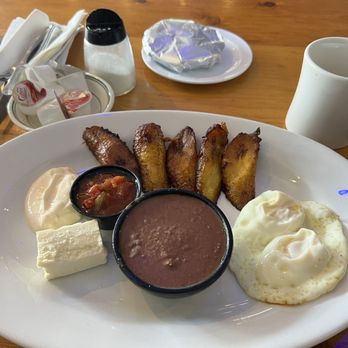 El Cuscatlan Restaurant - Desayuno Típico - Salvadoran Near Me - Hercules, California