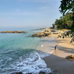 Tours du Jour - Hidden Beach & Streets Tour