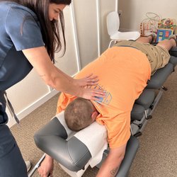 Dr Erica Lopez - Assessing patient before adjustment