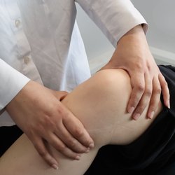 Backcare & Acupuncture Clinic - Physiotherapy treatment for knee pain