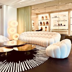 Daniel Alain - Reception area