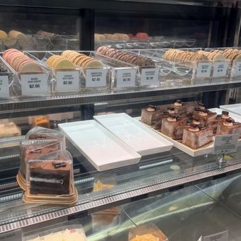 Tous les Jours - Bakeries Near Me - Honolulu, Hawaii Tous les Jours - Bakeries Near Me - Honolulu, Hawaii