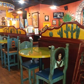Salsas Philips Highway - Colorful and inviting bar - Mexican Near Me - Jacksonville, Florida Salsas Philips Highway - Colorful and inviting bar - Mexican Near Me - Jacksonville, Florida