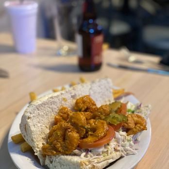 Monty’s Lighthouse - Shrimp PoBoy! - Sports Bars Near Me - Montgomery, Texas