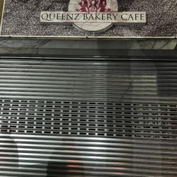 Queenz Bakery Cafe - Front