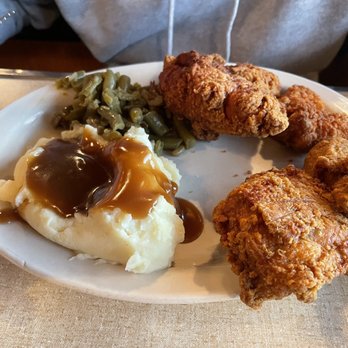 The Lost River Grill - Fried chicken (4 pieces) with mashed potatoes and green beans - American Near Me - Lost River, West Virginia