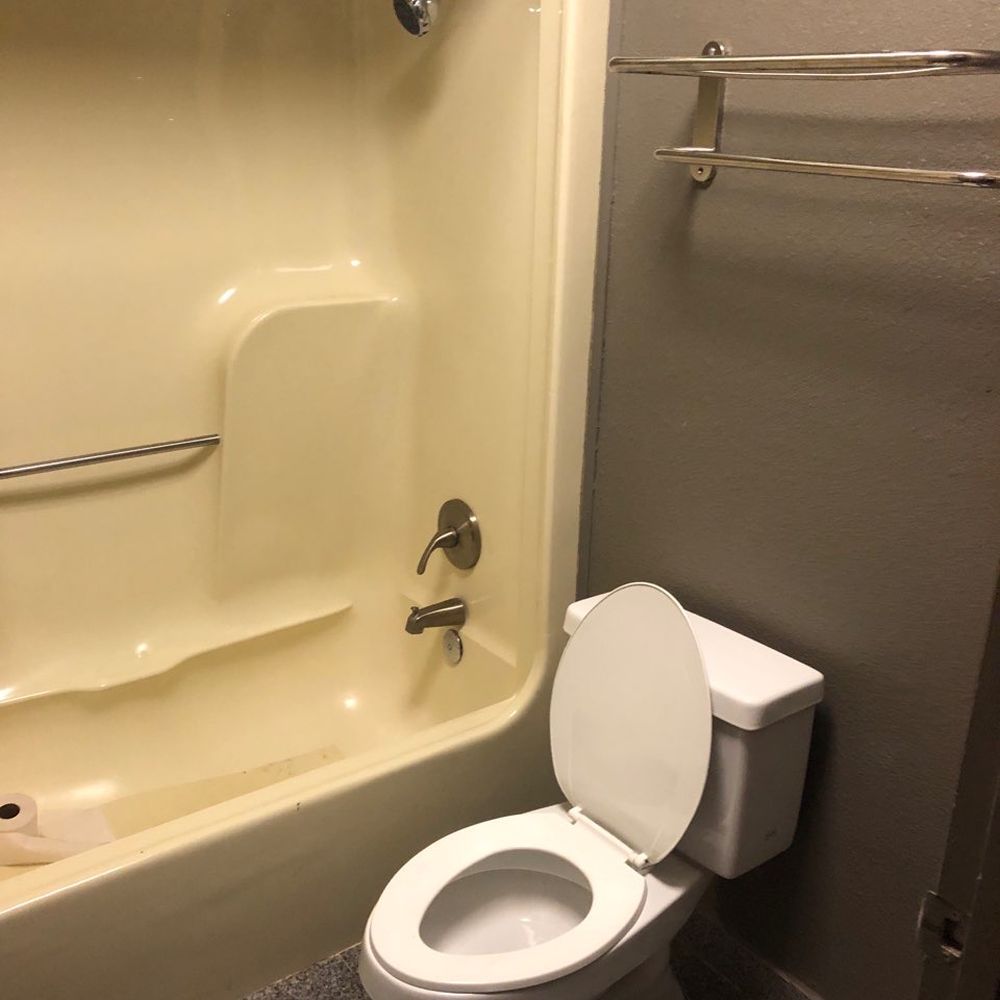 Quality Inn South Hill I-85 - No towels, dirty bathtub with dirty roll or TP in it - Hotels Near Me - South Hill, Virginia Quality Inn South Hill I-85 - No towels, dirty bathtub with dirty roll or TP in it - Hotels Near Me - South Hill, Virginia