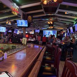 Player's Sports Pub & Grill - Bar area