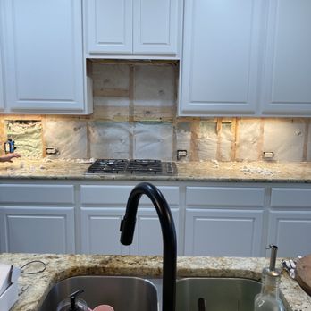 Lights Out Electric Contracting - Undercabinet lighting - Electricians Near Me