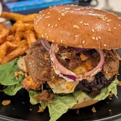 Filskov Kro - Pepper burger very large size and generous amount of fries