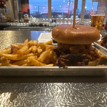 Warped Wing Brewpub & Smokery - Mason - Brisket sandwich and fries - Breweries Near Me - Mason, Ohio Warped Wing Brewpub & Smokery - Mason - Brisket sandwich and fries - Breweries Near Me - Mason, Ohio