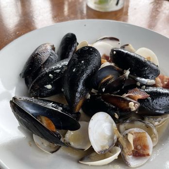 Noyo River Grill - The claims were good (a little small), but was not served with any bread for dipping in the juice. - American Near Me - Fort Bragg, California