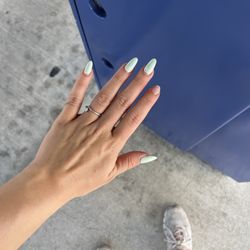 Le's Nails Bar - Both hands nails are falling off