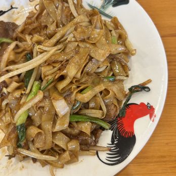 Lam's Kitchen - Beef chow fun - Noodles Near Me - Honolulu, Hawaii