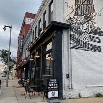 Black Sheep - Outdoor Patio! - Wine Bars Near Me - Milwaukee, Wisconsin