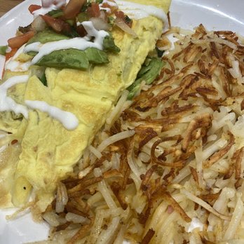 Broken Yolk Cafe - The Mom Omelet with Hashbrowns - American Near Me - Glendora, California