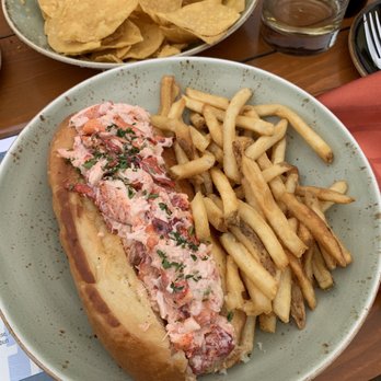 Nelson's - Lobster Roll Sandwich - Seafood Near Me - Rancho Palos Verdes, California