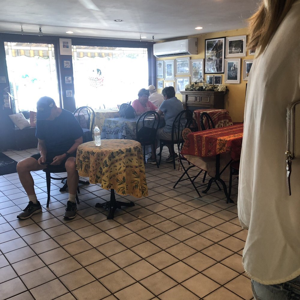 French Memories - Indoor seating - Bakeries Near Me - Cohasset, Massachusetts