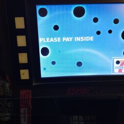 7-Eleven - I'm trying to get gas and the screen clearly states "pay inside" so I try to pay inside and the guy tells me that I can't pay inside.