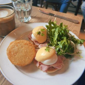 Maxine's Cafe & Bar - eggs Benedict - Bars Near Me - Vancouver, British Columbia